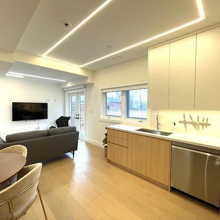 Modern Apartment Close To The Beach With Parking Toronto Eksteriør bilde
