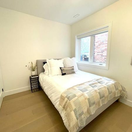 Modern Apartment Close To The Beach With Parking Toronto Eksteriør bilde