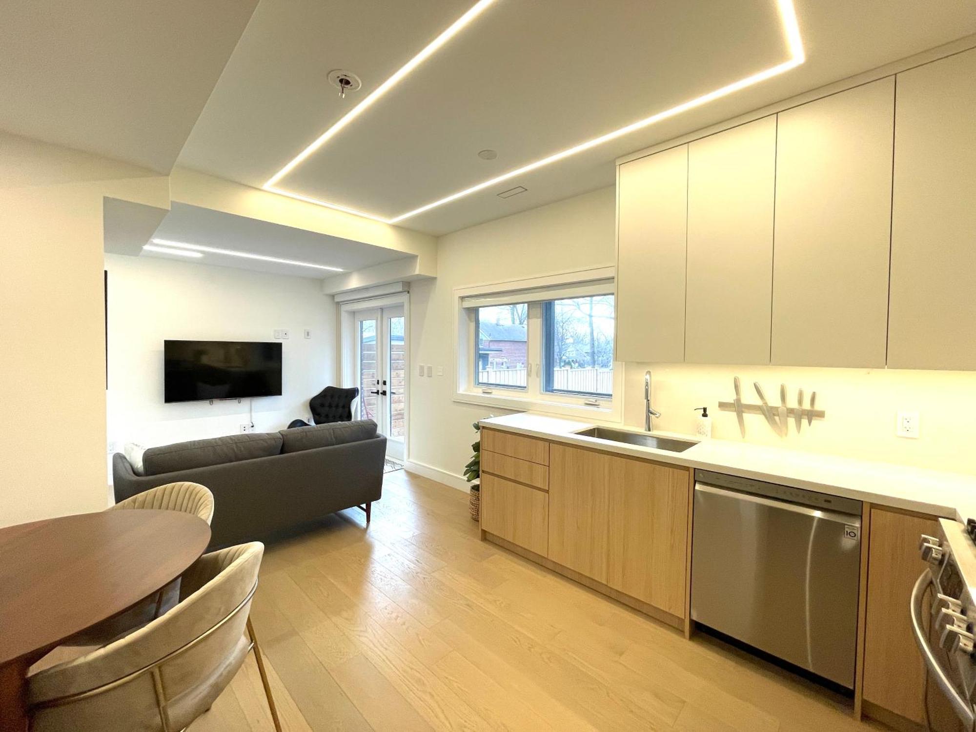 Modern Apartment Close To The Beach With Parking Toronto Eksteriør bilde
